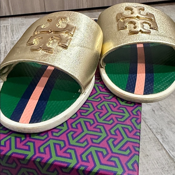TORY BURCH - WOMEN’S GOLD LOGO JELLY SLIDE - SIZE 8 - Picture 5 of 9